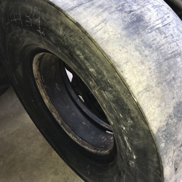 
            13/80R20 Michelin Lisse E20 Compacteur
    

            
        
    
    inflável

