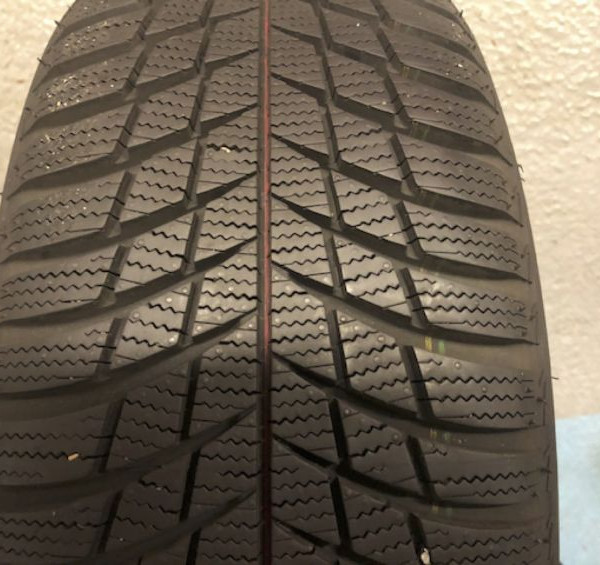 
            205/55R17 Bridgestone BLIZZAK LM001
    

                        91
        
                    H
        
    
    Passenger car

