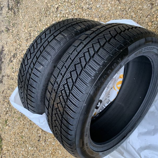 
            215/50R18 Continental Winter Contact
    

                        92
        
                    V
        
    
    Voiture de tourisme

