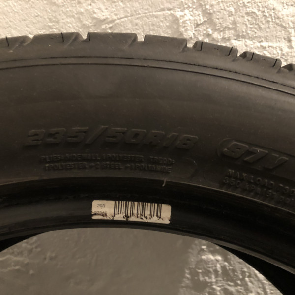
            235/50R18 Goodyear Eagle F1
    

                        97
        
                    V
        
    
    यात्री कार

