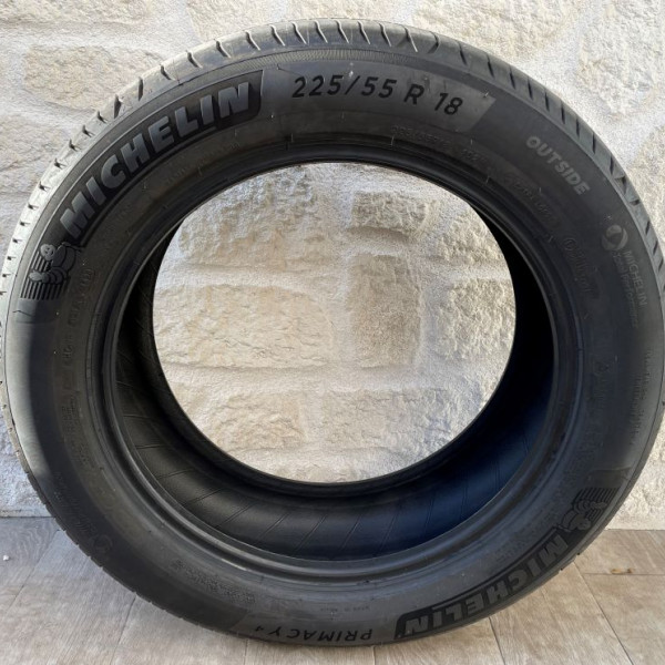 
            225/55R18 Michelin Primacy 4 XL
    

                        102
        
                    V
        
    
    4x4 एसयूवी

