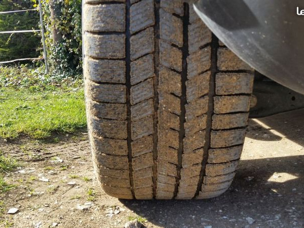 
            295/40R20 Pirelli Scorpion M+S
    

                        110
        
                    V
        
    
    4x4 SUV

