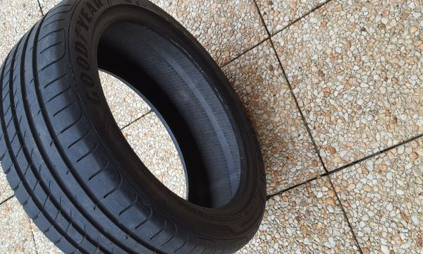 
            225/45R18 Goodyear FG
    

                        95
        
                    Y
        
    
    Passenger car

