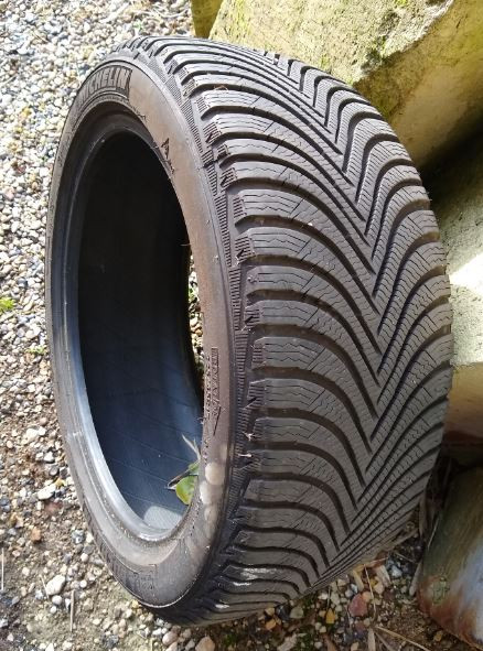 
            225/45R17 Michelin 
    

                        94
        
                    V
        
    
    यात्री कार

