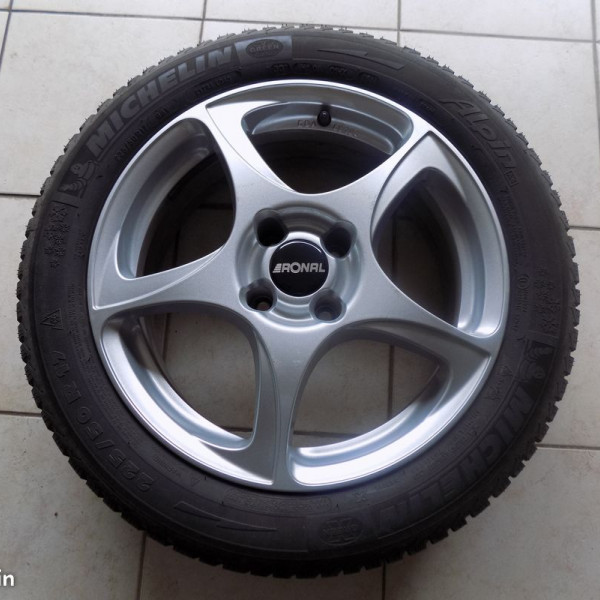 
            225/50R17 Michelin Alpin
    

                        98
        
                    V
        
    
    Car wheel

