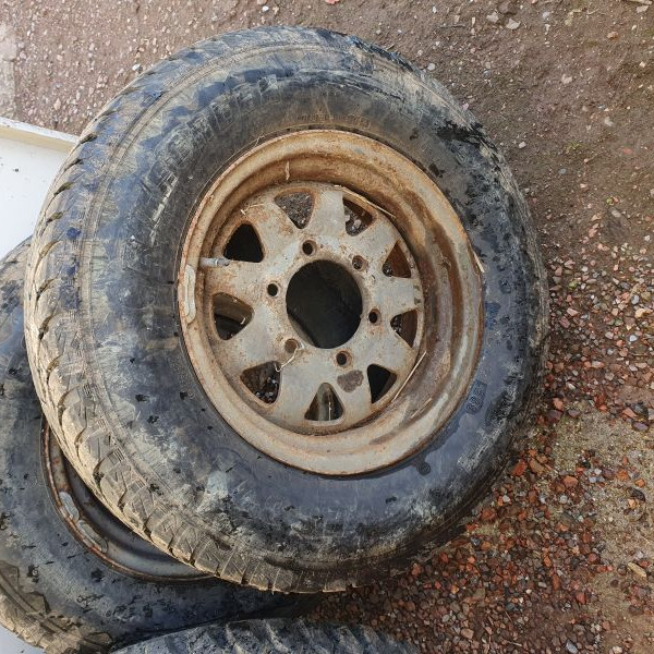 215/75R15 Divers Es89
97
R
4x4 SUV
