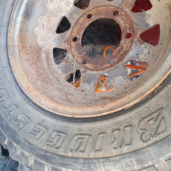 215/75R15 Bridgestone Dueler MT
97
S
SUV 4x4