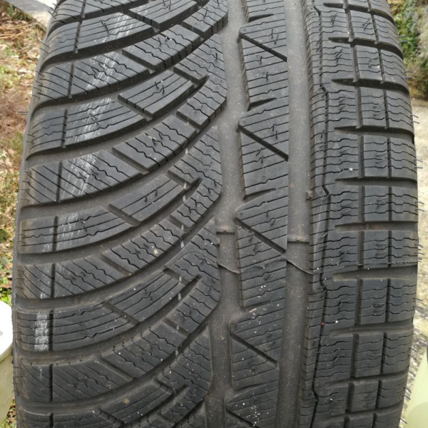 
            245/40R19 Michelin PILOT ALPIN PA4 EL 98V - E/C/2/70
    

                        98
        
                    V
        
    
    Personenauto

