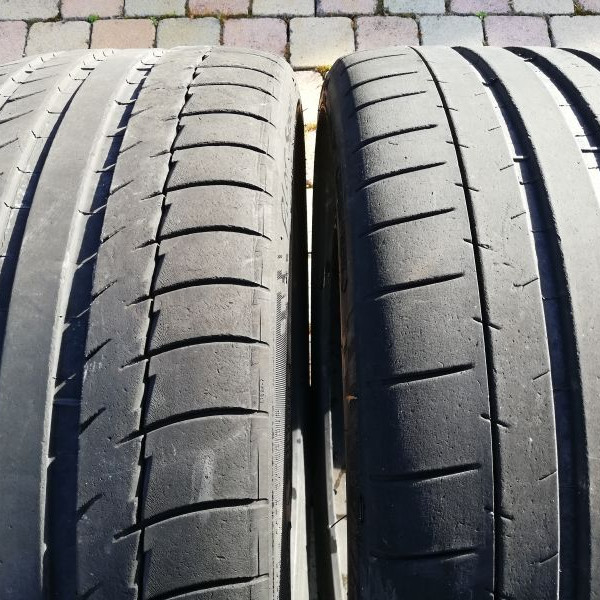 
            245/35R21 Michelin Super Sport
    

                        96
        
                    Y
        
    
    乘用车

