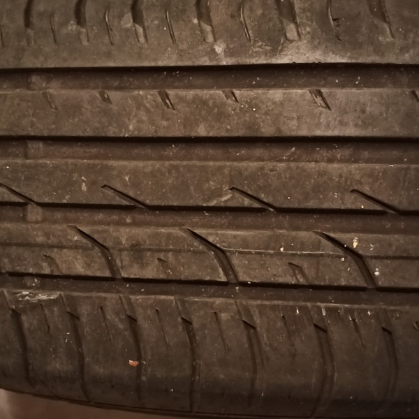 
            215/55R18 Continental 
    

                        99
        
                    V
        
    
    यात्री कार

