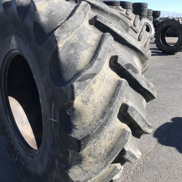 
            800/65R32 Goodyear STR
    

            
        
    
    Rueda de conducción

