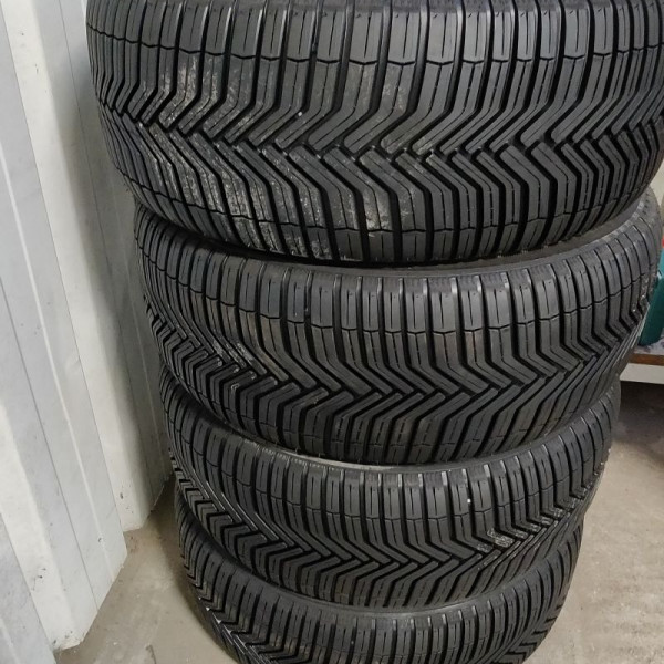 
            235/50R18 Michelin 
    

            
        
    
    

