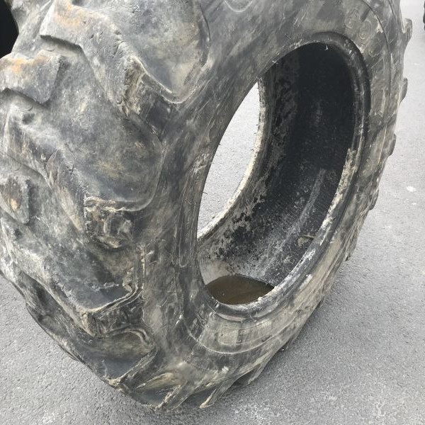 
            16.5/85-28 Goodyear SG
    

            
                    10PR
        
    
    inflável

