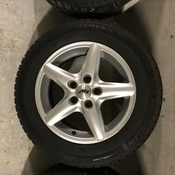 
            195/65R15 Michelin 
    

                        91
        
                    H
        
    
    Roue de voiture

