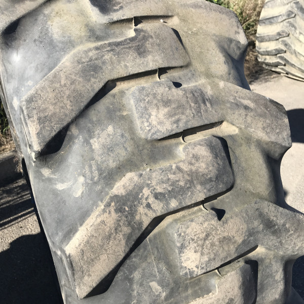 
            16.9-30 Goodyear Sûre grip
    

            
                    10PR
        
    
    inflable


