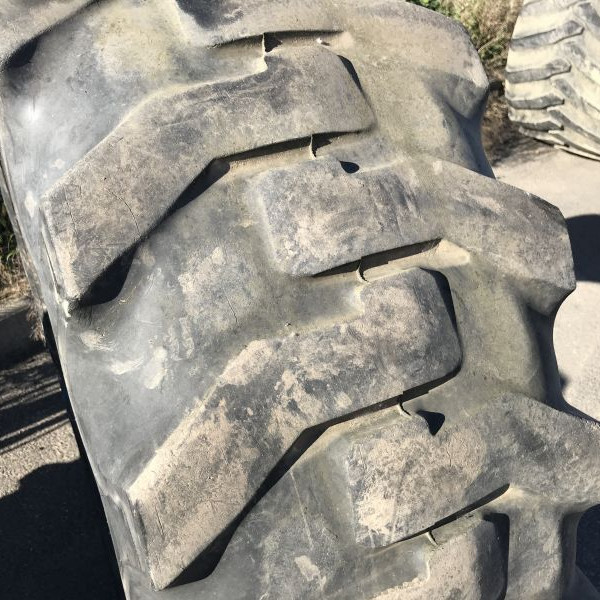 
            16.9-30 Goodyear Sûre grip
    

            
                    10PR
        
    
    gonflabile

