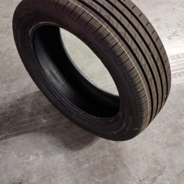 
            215/55R18 Goodyear EFFICIENT GRIP PERFORMANCE
    

                        95
        
                    H
        
    
    यात्री कार

