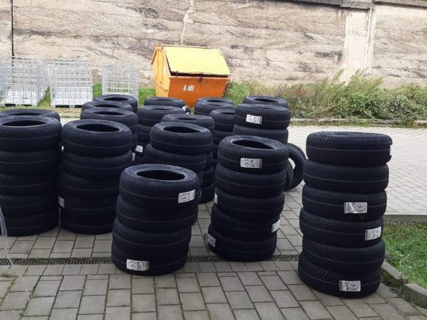 
            255/60R18 Continental 
    

            
                    H
        
    
    Personenkraftwagen

