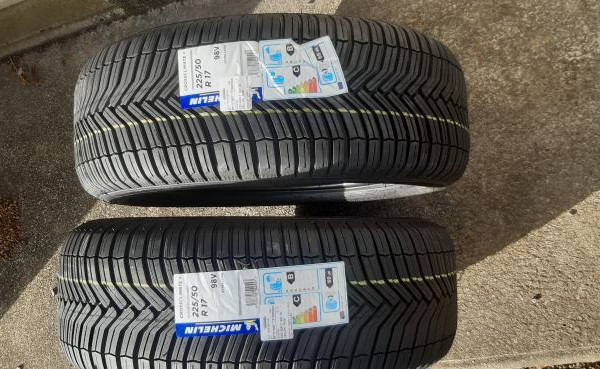 
            225/50R17 Michelin Croosclimat +
    

                        98
        
                    V
        
    
    यात्री कार

