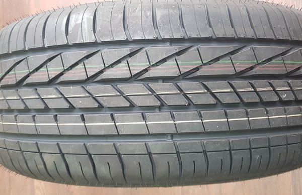 
            255/45R20 Goodyear EXCELLENCE
    

                        101
        
                    W
        
    
    SUV 4x4

