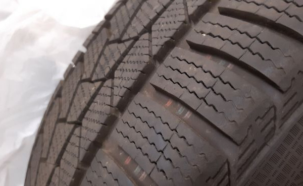 
            235/45R18 Continental Winter Contact TS 860 s
    

                        94
        
                    V
        
    
    Personenauto

