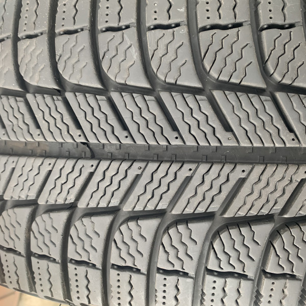 
            215/60R17 Michelin X-ice xi3
    

                        96
        
                    T
        
    
    यात्री कार

