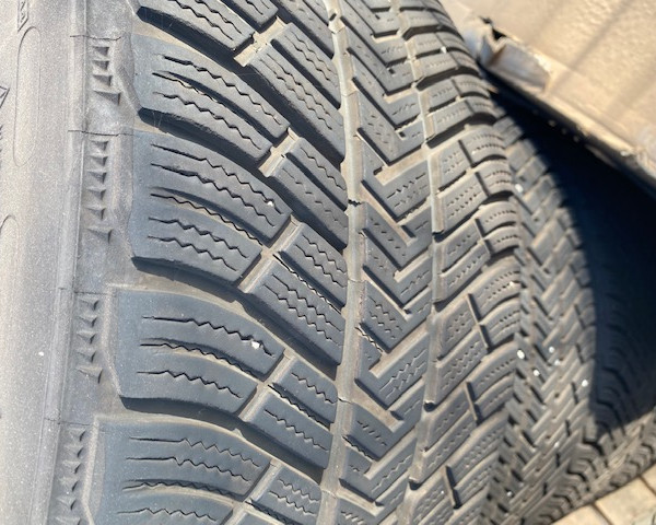 
            235/40R19 Michelin 
    

                        96
        
                    W
        
    
    यात्री कार

