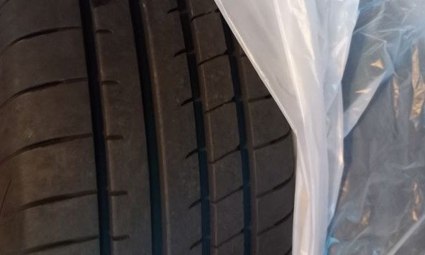 
            235/60R18 Goodyear 
    

                        107
        
                    V
        
    
    SUV 4x4

