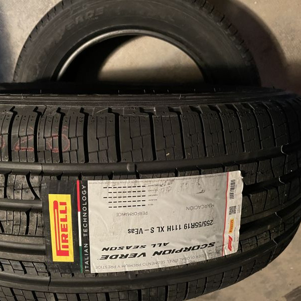 
            255/55R19 Pirelli Pirelli
    

                        111
        
                    H
        
    
    4x4 एसयूवी

