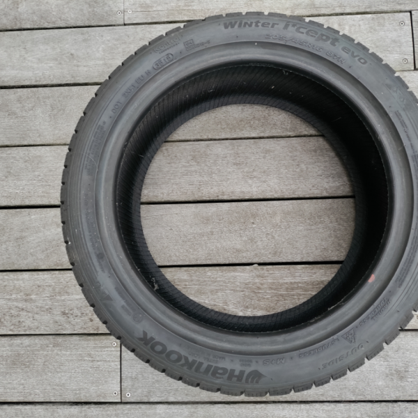 205/45R16 Hankook winter i*cept evo
87
H
Voiture de tourisme