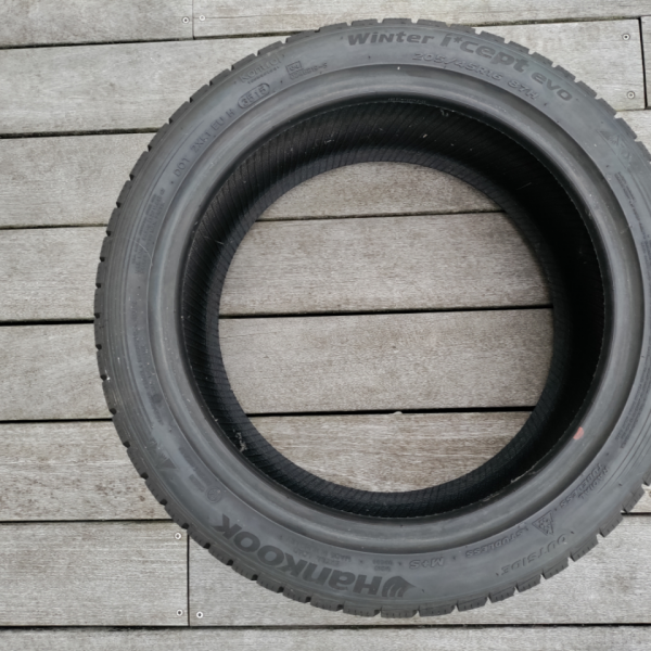 
            205/45R16 Hankook winter i*cept evo
    

                        87
        
                    H
        
    
    Samochód osobowy

