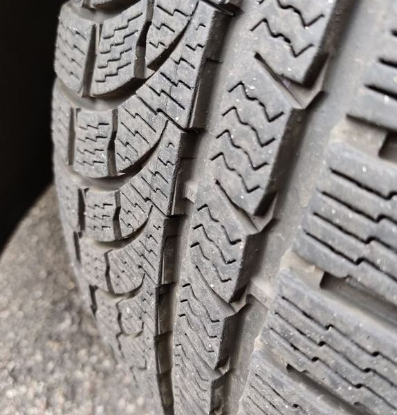 245/45R19 Nokian WR A4
102
V
SUV 4x4