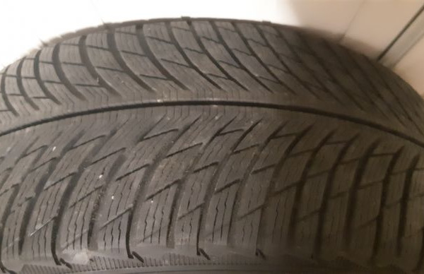 
            235/50R18 Michelin Alpin 5
    

                        101
        
                    H
        
    
    4x4 एसयूवी

