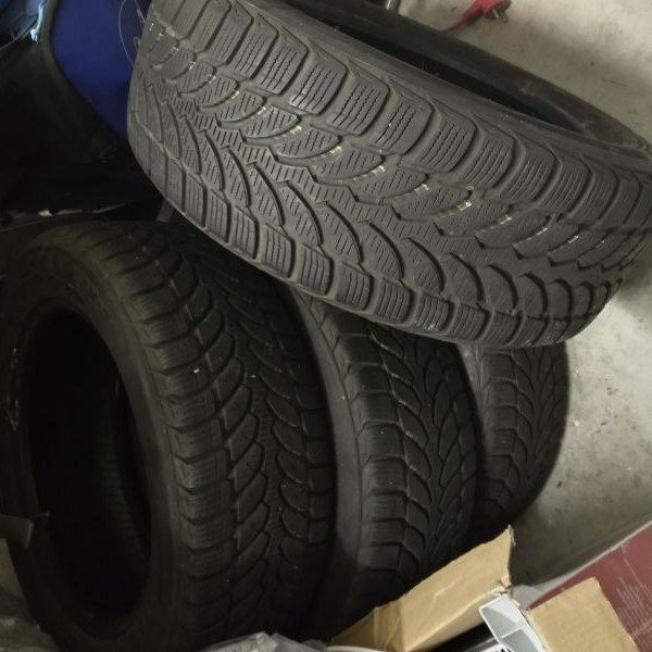 
            205/55R16 Bridgestone Blizzak LM 32
    

                        91
        
                    H
        
    
    Personenauto

