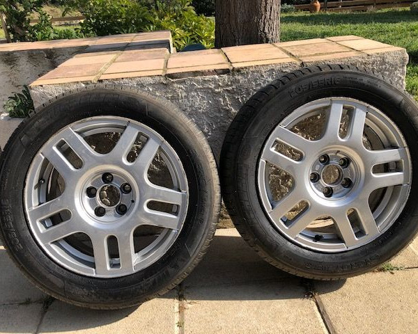 
            205/55R16 Michelin 
    

                        91
        
                    V
        
    
    Ruota di automobile

