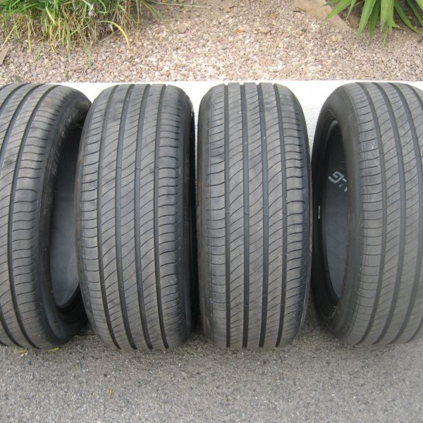 
            235/50R19 Michelin 
    

                        103
        
                    V
        
    
    Personenauto

