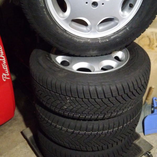 235/60R16 Goodyear Ultra Grip
100
H
Autovettura