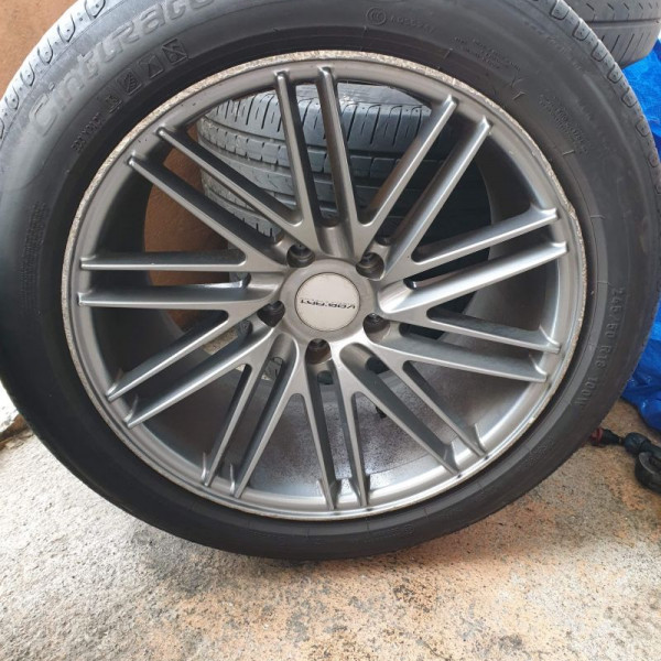 
            245/50R18 Pirelli Cinturato P7
    

                        100
        
                    W
        
    
    Roue de voiture

