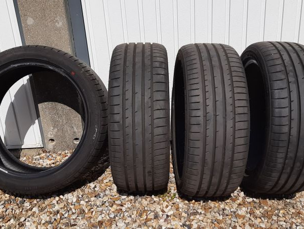 
            215/45R18 Toyo proxes 51 A
    

                        89
        
                    W
        
    
    Personenkraftwagen

