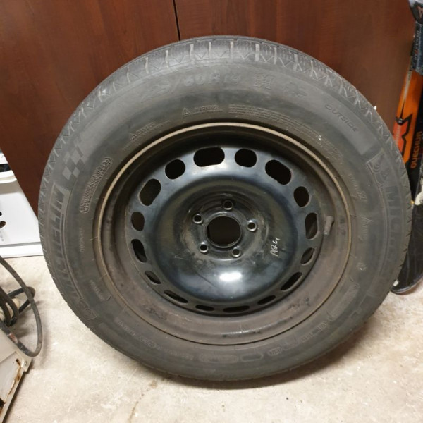 225/60-16 Michelin
102
V
Autovettura