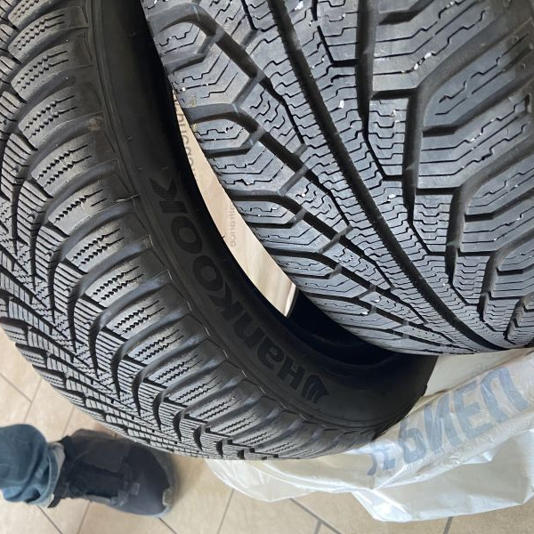 
            195/50R15 Hankook 2 pneus hankook et 2 Uniroyal
    

                        77
        
                    H
        
    
    Voiture de tourisme

