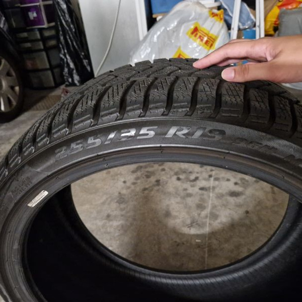 
            255/35R19 Pirelli Pneus avant BMW M3 F80
    

                        96
        
                    H
        
    
    competição

