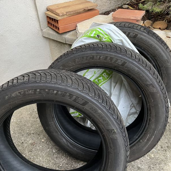 
            225/55R19 Michelin Alpin
    

                        99
        
                    V
        
    
    4x4 एसयूवी

