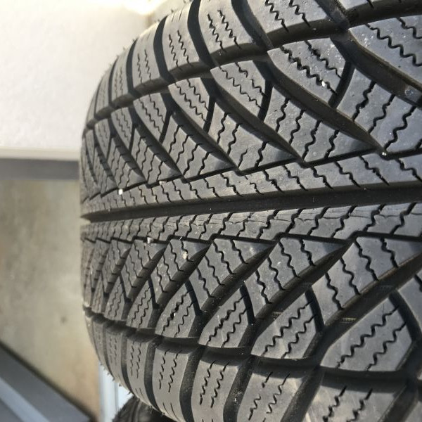 225/55R17 Goodyear
97
H
Autovettura