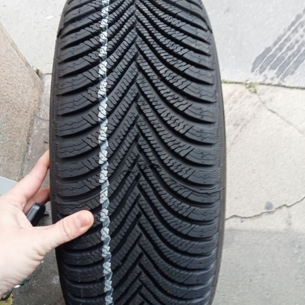 
            215/65R17 Michelin 
    

                        103
        
                    H
        
    
    Vehículo de pasajeros

