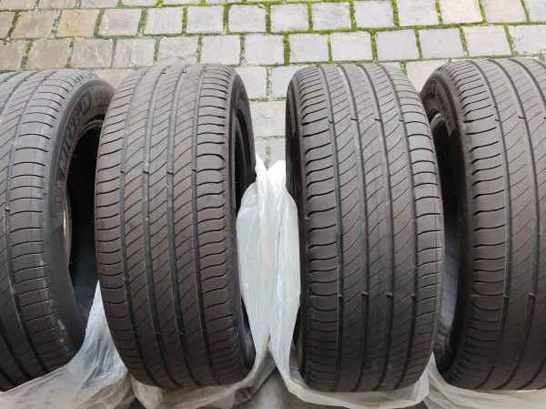 
            225/55R17 Michelin Primacy 4
    

                        101
        
                    W
        
    
    4x4 एसयूवी

