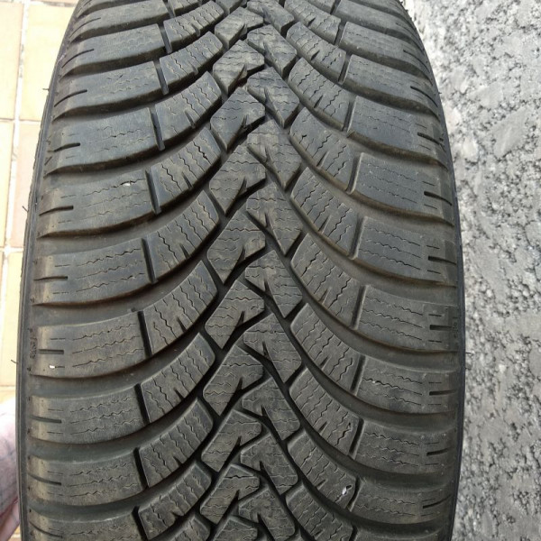 
            215/45R18 Falken Sabrina Tournier
    

                        93
        
                    V
        
    
    Vehículo de pasajeros

