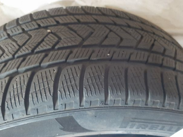 
            275/40R20 Pirelli scorpion
    

                        106
        
                    V
        
    
    4x4 SUV

