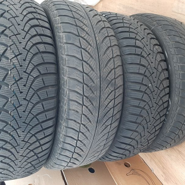 205/60R16 Goodyear
92
H
Autovettura