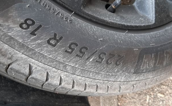 
            225/55R18 Michelin crossclimate
    

                        102
        
                    V
        
    
    4x4 SUV

